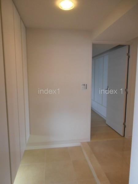 Entrance. Spacious entrance space