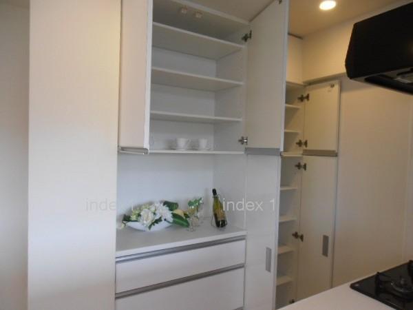 Receipt. Kitchen storage is rich