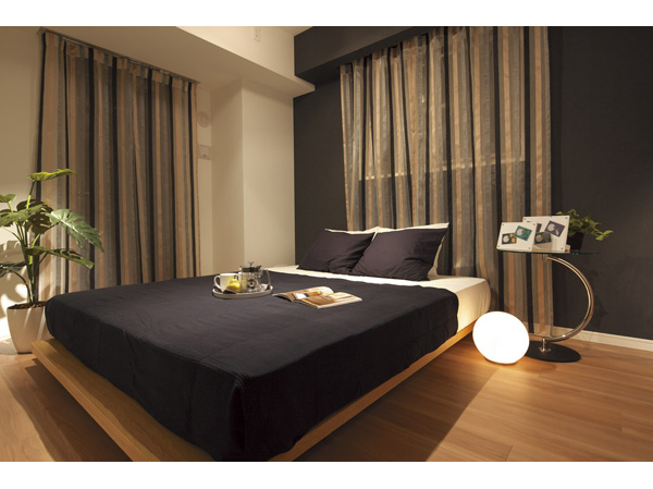 Interior.  [Western style room] It is placed a queen-size bed to ensure the breadth can afford, It was aimed at space development that sleep comfortably. Living in the person, There brings every day of peace.