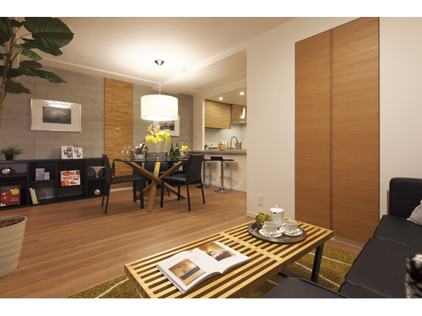 Living.  [living ・ dining] Living of extension Select Plan ・ Space of dining and spacious room. Family as the lives of the main stage was aimed at space-making that can be gatherings relax. (Select Plan all photos that took a partition of the model Room C type (LDK / Application deadline Yes ・ Free of charge) is what was taken in March 2013. Also, It will include some paid options. furniture ・ Furnishings are not included in the sale price)