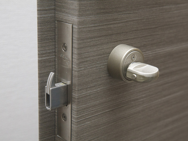 Security.  [Crime prevention thumb turn] It is the modus operandi of the burglar, along with picking suppress the "thumb turning". Tool is a difficult structure is unlocked as you forcibly Mawaso, etc.. (Select Plan took a partition of the model Room C type (LDK / Application deadline Yes ・ Free of charge) is what was taken in March 2013. Also, It will include some paid options. furniture ・ Furnishings are not included in the sale price)