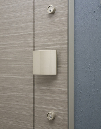 Security.  [Double Rock] To the entrance door, It has adopted a double lock to enhance security performance by providing a key to the two places. (Select Plan took a partition of the model Room C type (LDK / Application deadline Yes ・ Free of charge) is what was taken in March 2013. Also, It will include some paid options. furniture ・ Furnishings are not included in the sale price)