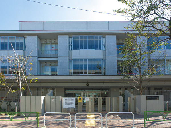 Surrounding environment. Ward Komazawa elementary school (4-minute walk, About 250m)
