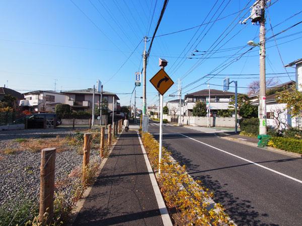Local photos, including front road. Frontal road