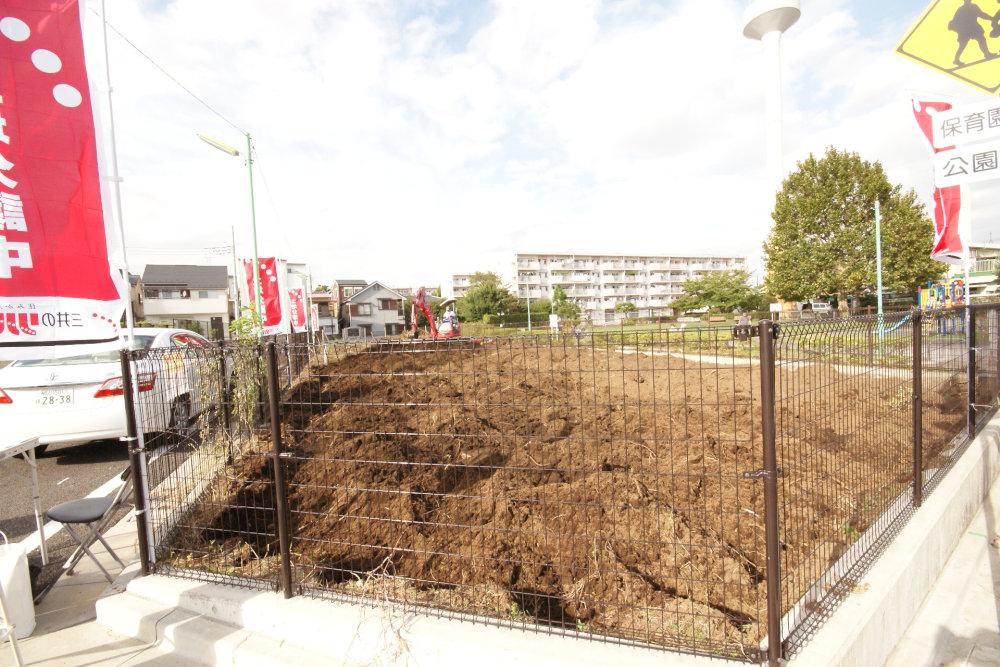 Local land photo. Corner lot also contains has become a subdivision of all 10 compartments. 