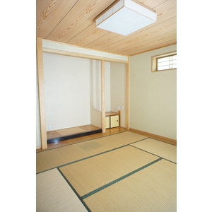 Kitchen. Stand-alone kitchen ・ Also get lighting by multiple window