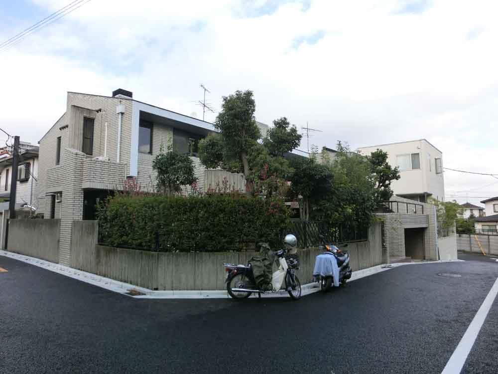 Local photos, including front road. Local (11 May 2012) shooting