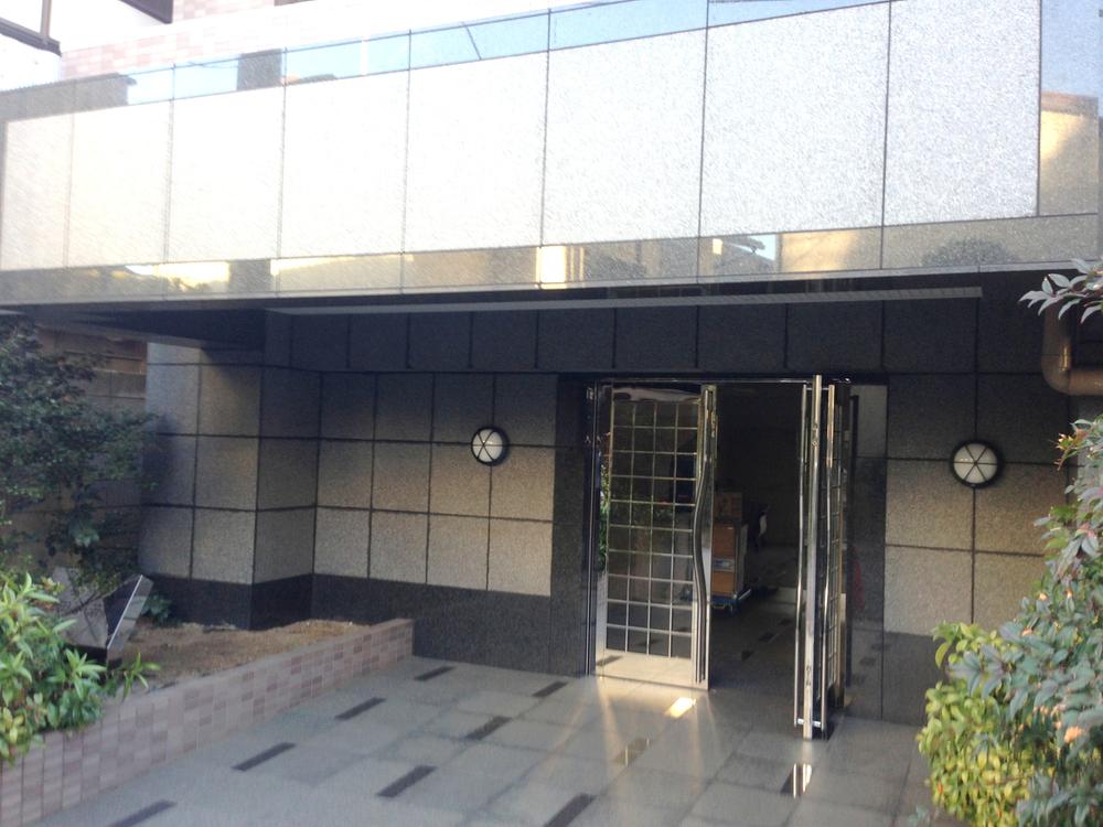 Entrance. Common areas