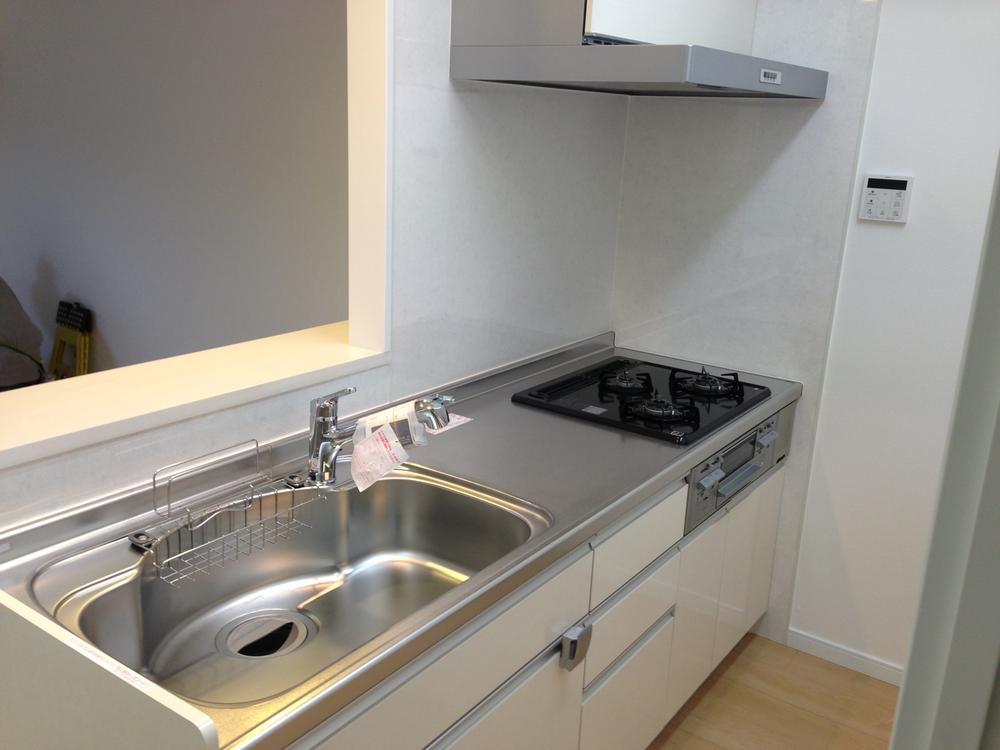 Kitchen. Indoor (02 May 2013) Shooting