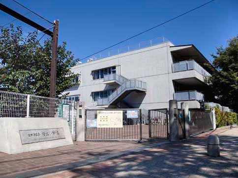 Surrounding environment. Ward Sakuragaoka Elementary School (about 580m)