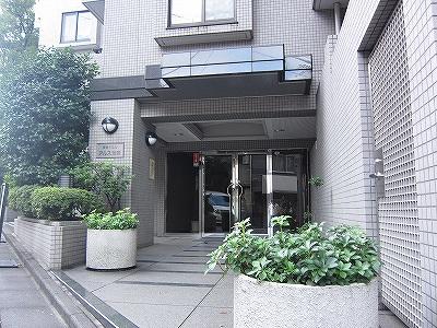 Entrance. Common areas