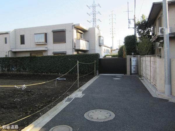 Local photos, including front road. Frontal road