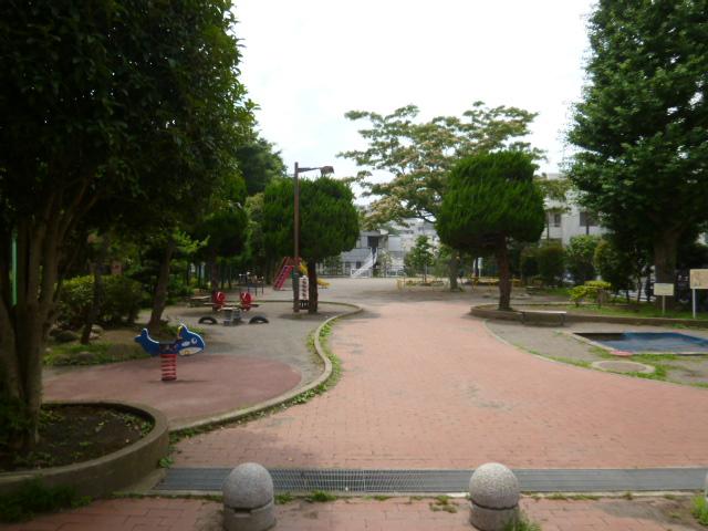 park. Sakuragaoka 400m until Chome park