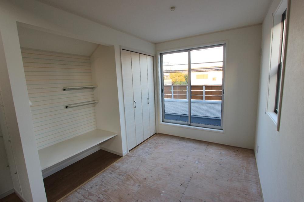 Non-living room. Tatami Japanese-style, but it is yet to come, There is a Japanese-style room in the living room More.