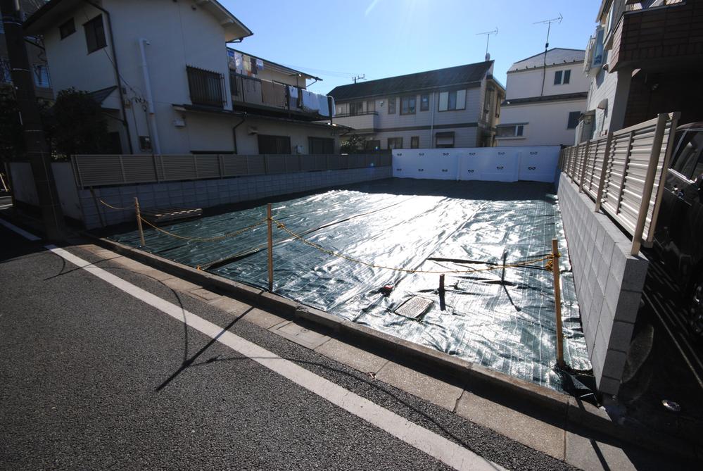 Local photos, including front road. Local (12 May 2013) Shooting