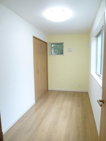 Non-living room. 4.4 Pledge