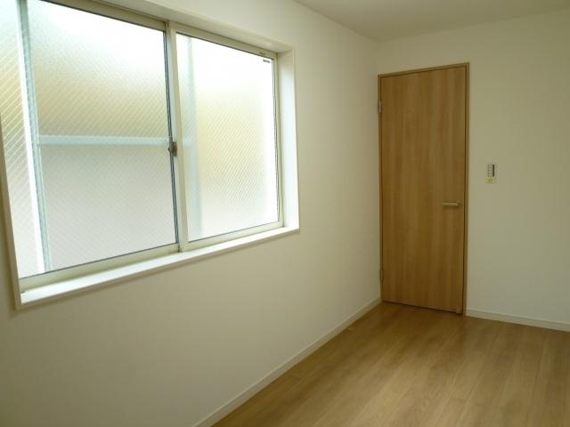 Non-living room. 4.4 Pledge