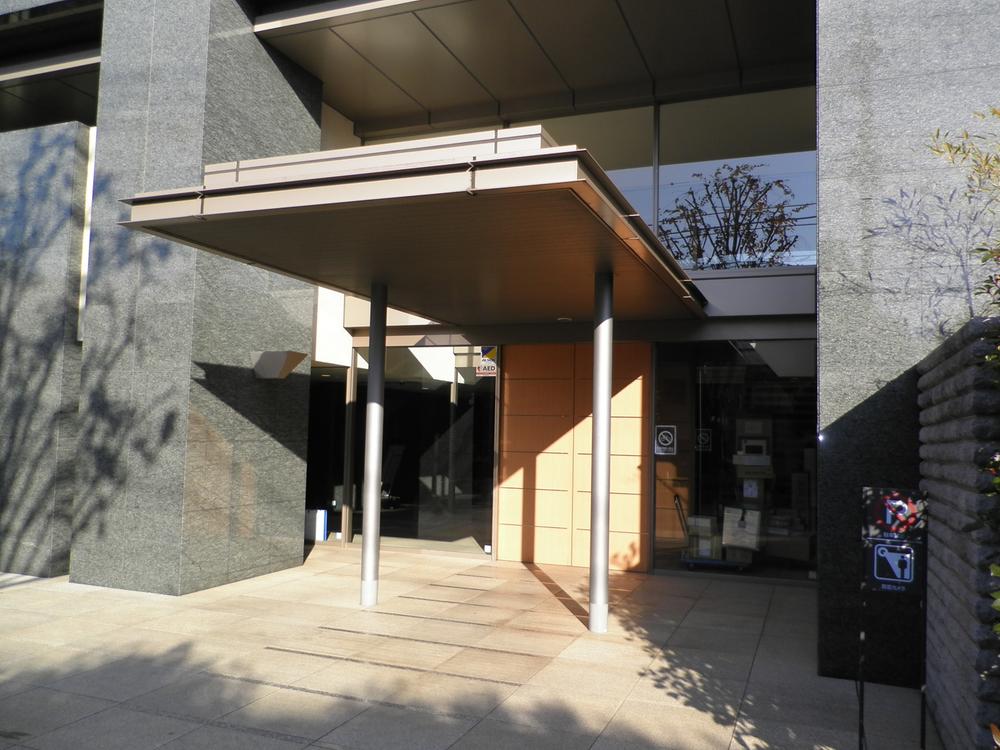 Entrance. Common areas