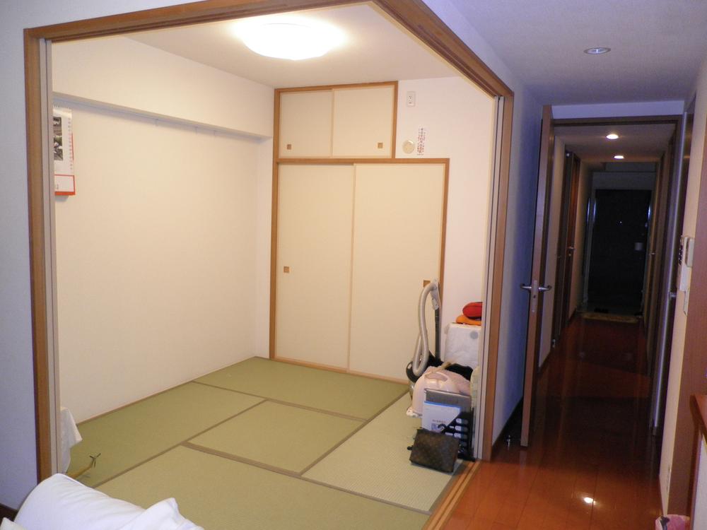 Non-living room. Japanese-style room 4.5 Pledge