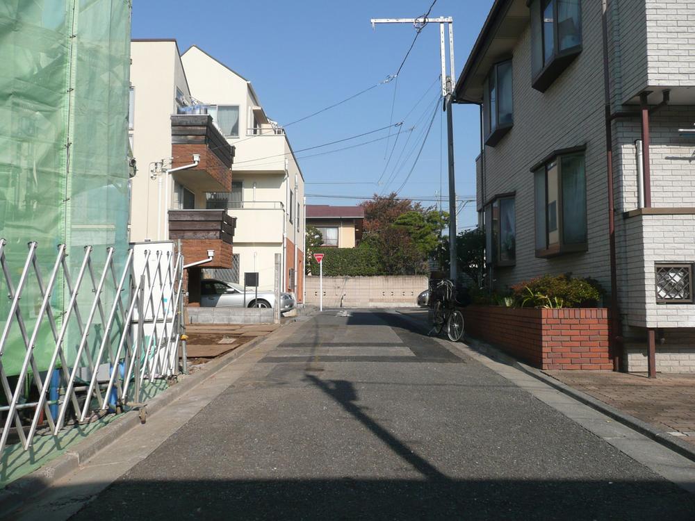 Local photos, including front road. Local (11 May 2013) Shooting