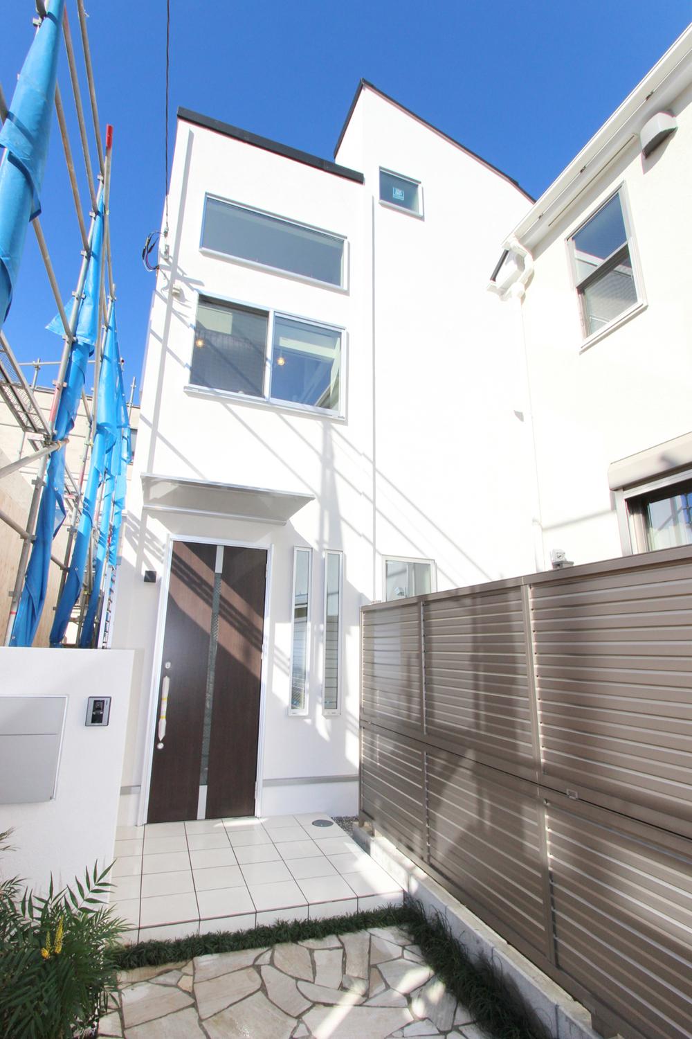 Local appearance photo. Building the appearance of a fresh impression