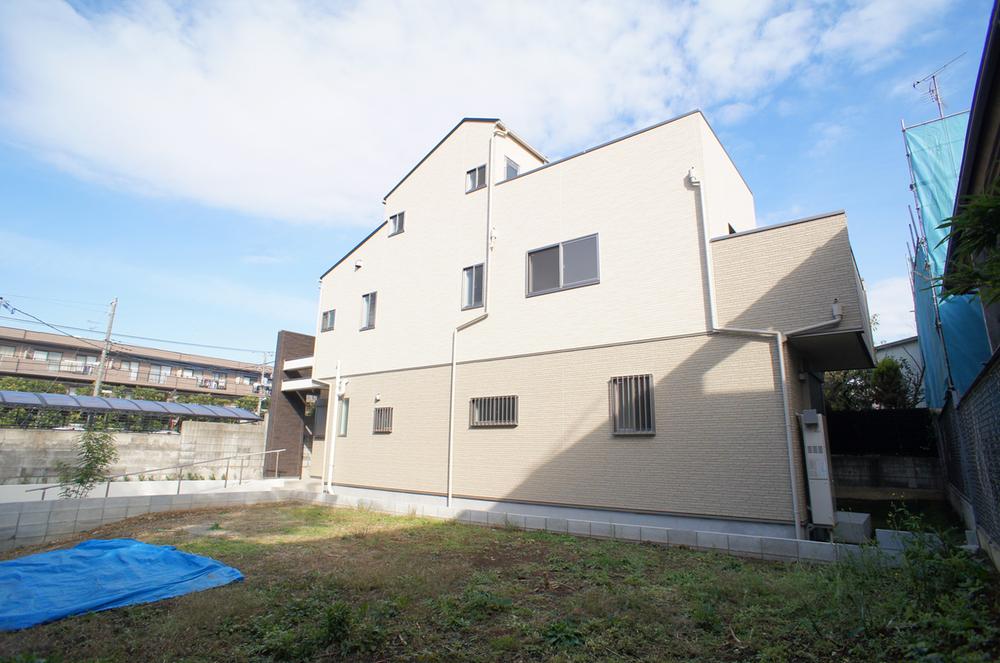 Local appearance photo. Local (11 May 2013) Shooting