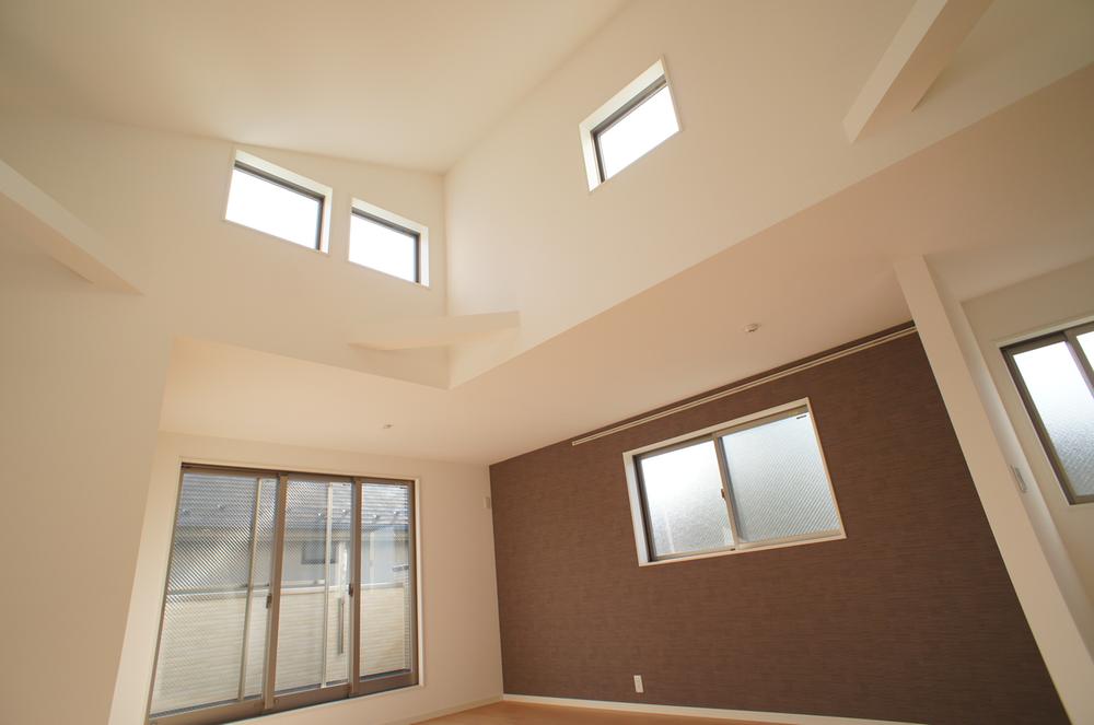 Living. Indoor (11 May 2013) Shooting It is open-minded living in the large atrium. 