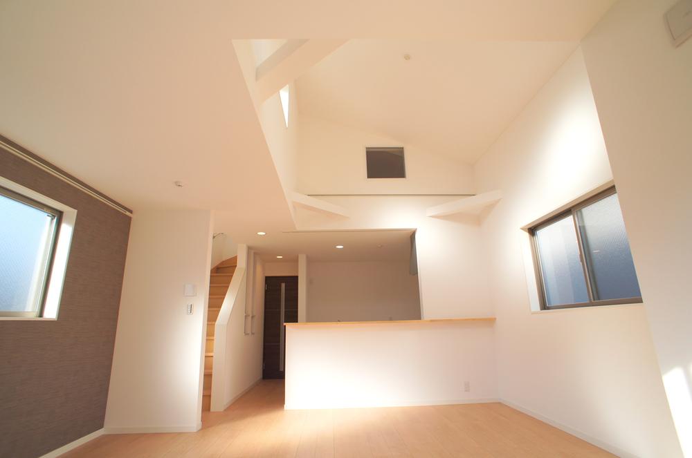 Living. Indoor (11 May 2013) Shooting The living dining have been installed floor heating. 