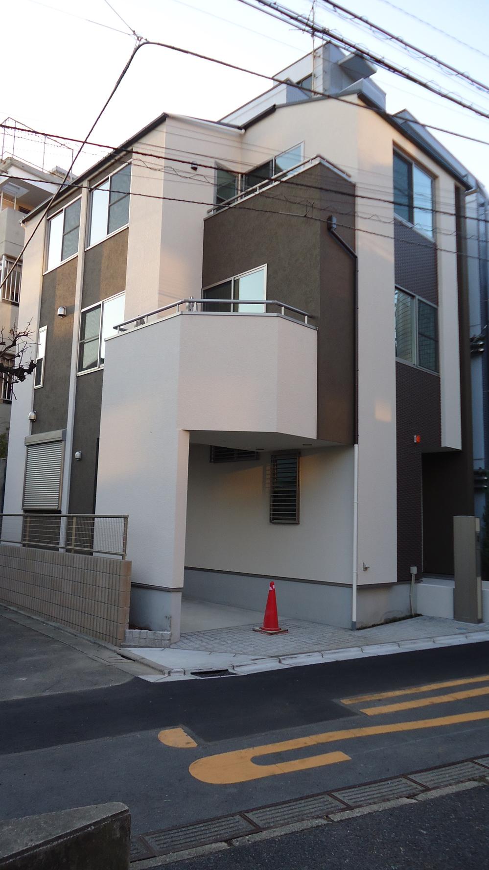 Local photos, including front road. Local (12 May 2013) Shooting