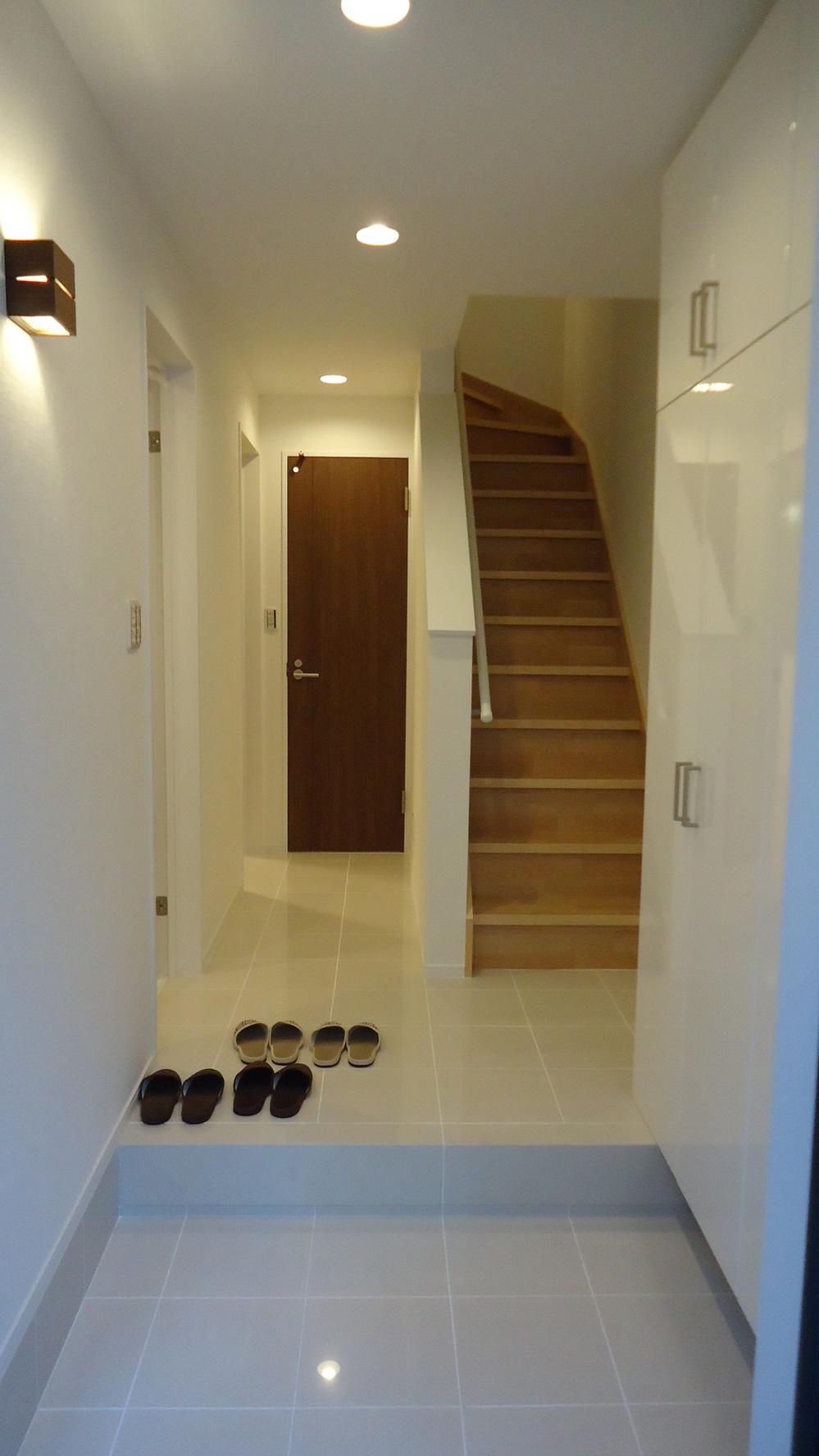 Entrance. Local (12 May 2013) Shooting