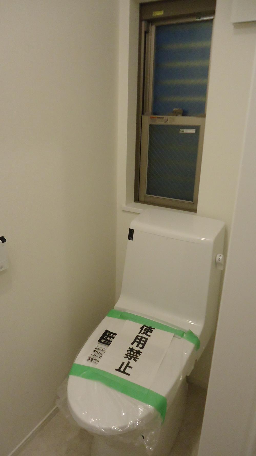 Toilet. Indoor (12 May 2013) Shooting