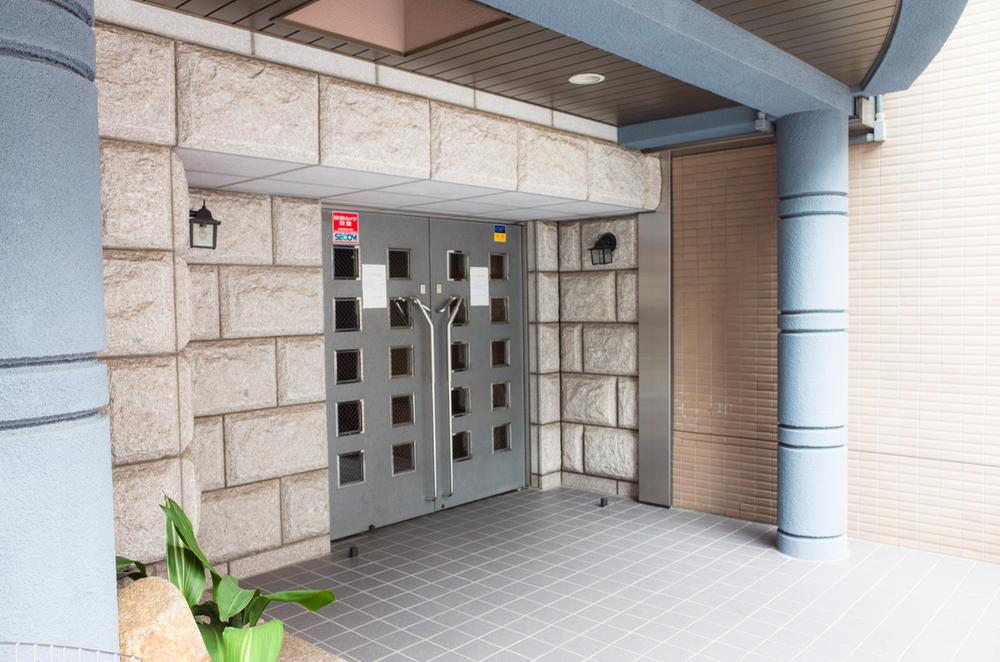 Entrance. Common areas