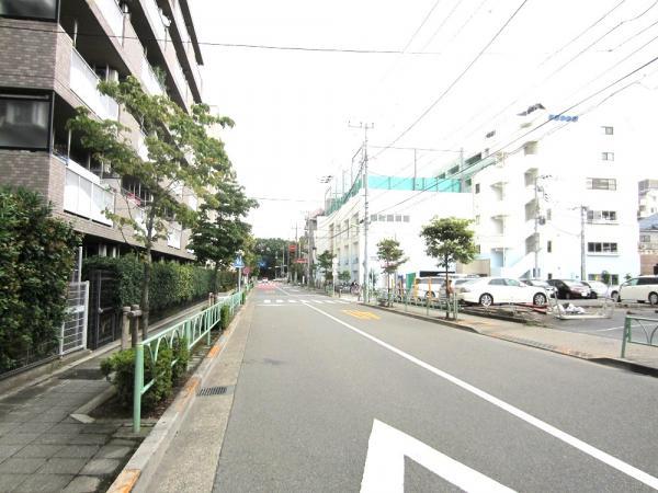 Local photos, including front road. Local front road