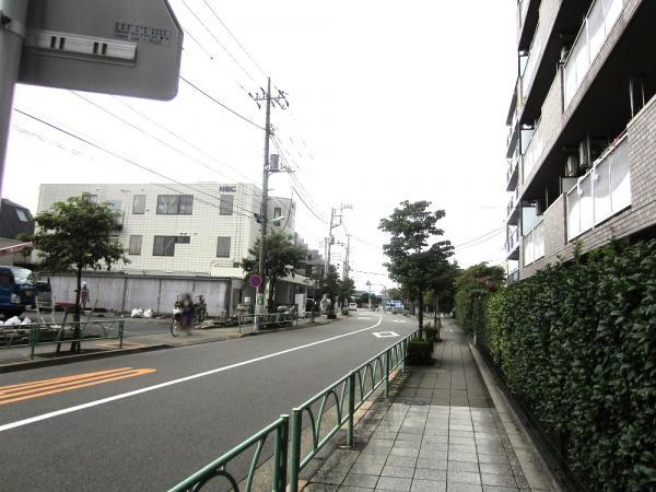 Local photos, including front road. Local front road