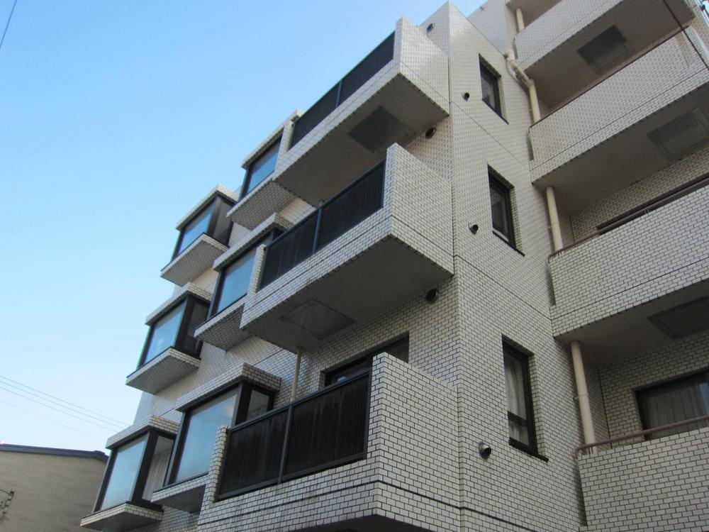 Local appearance photo. Local (11 May 2013) Shooting