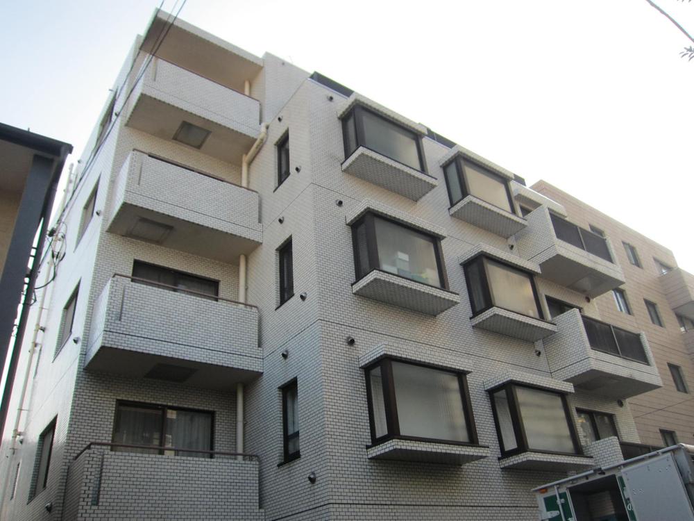 Local appearance photo. Local (11 May 2013) Shooting