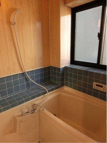 Bath. Additional heating function, Bathroom ventilation dryer, Window there