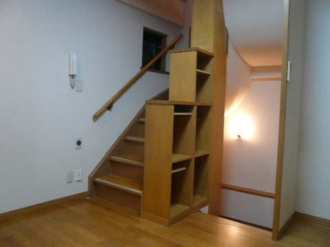 Receipt. 2F about 7 Pledge of DK There storage shelves in a stair part