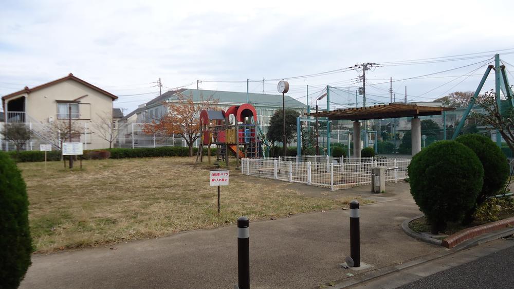 park. 4m to freely park