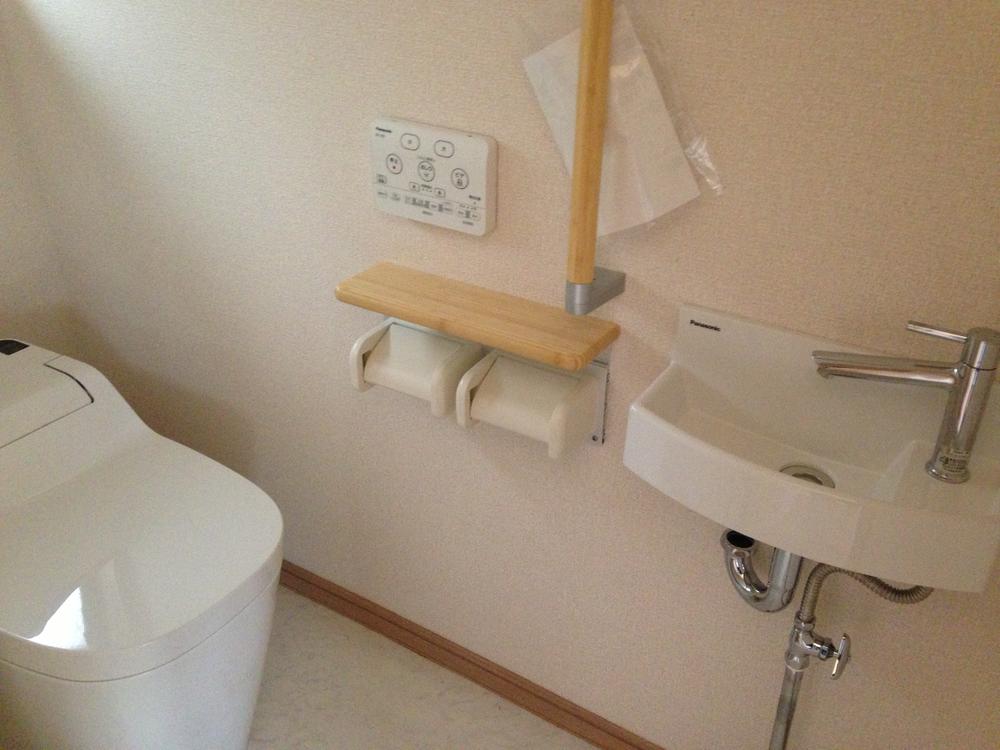 Toilet. Indoor (12 May 2013) Shooting