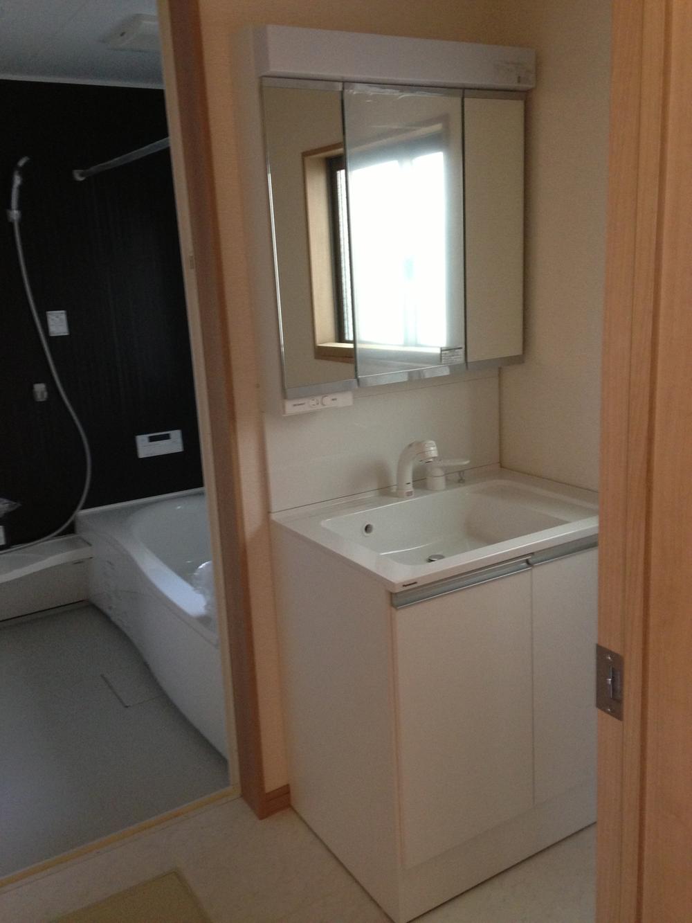 Wash basin, toilet. Indoor (12 May 2013) Shooting