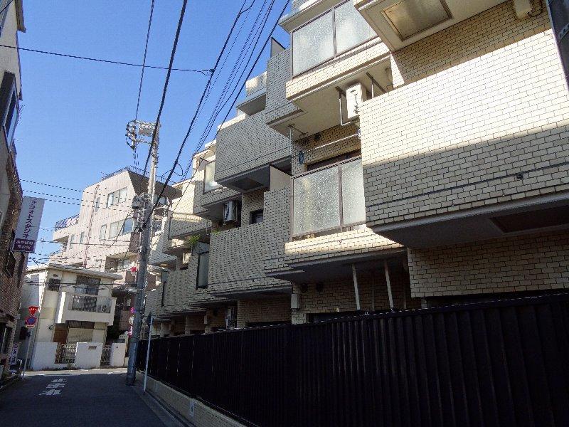 Local appearance photo. Local (11 May 2013) Shooting