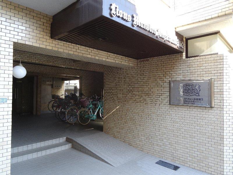 Entrance. Common areas