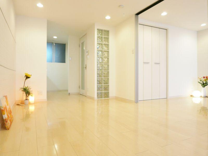 Living. ~ November 12, the interior has been completed ~ Yang per in the southeast direction of the room ・ View is good.