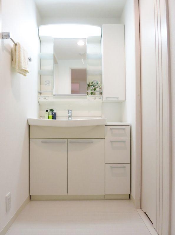 Wash basin, toilet. ~ November 12, the interior has been completed ~