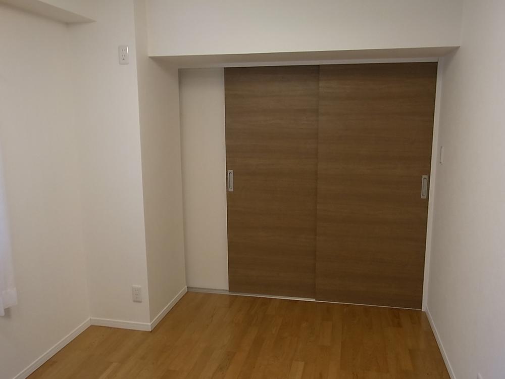 Non-living room. Indoor (12 May 2013) Shooting