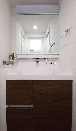 Wash basin, toilet. Weekday of your tour is also available ☆ Please feel free to contact us please visit on the day