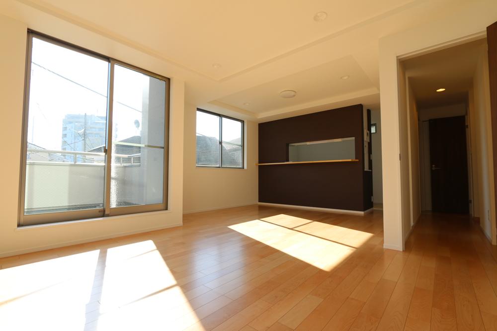 Living. From each window has become a pleasant light is pouring design.