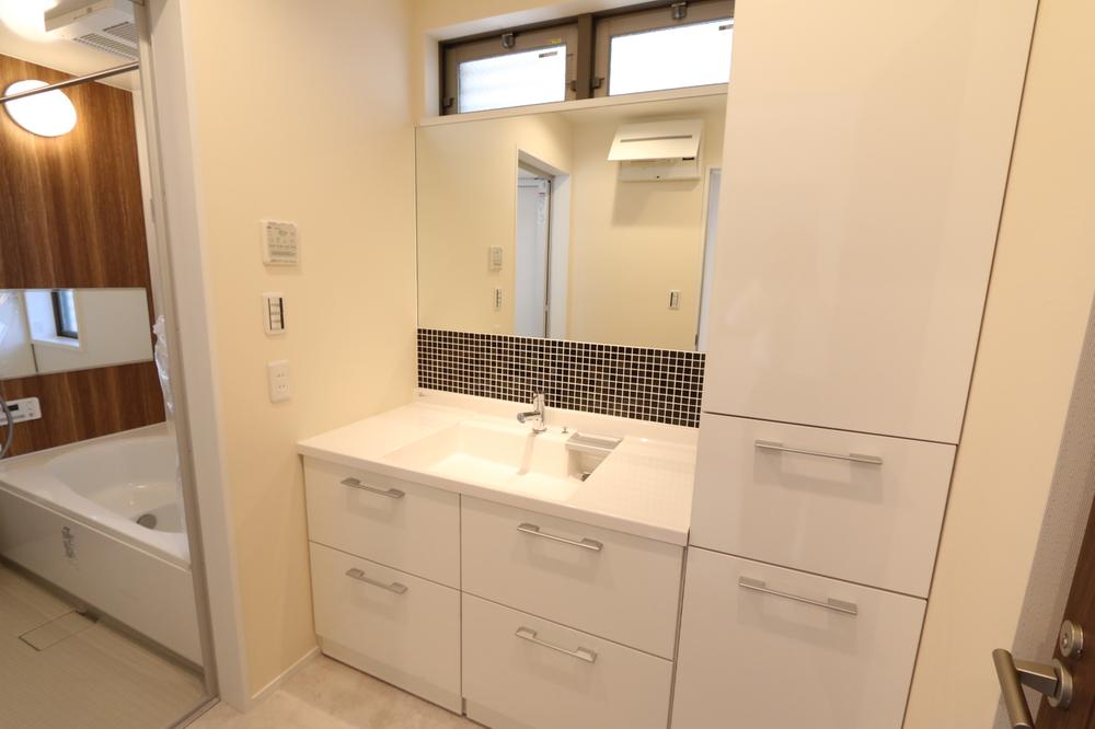 Wash basin, toilet. I get dressed in the morning in the basin space of the room also smoothly