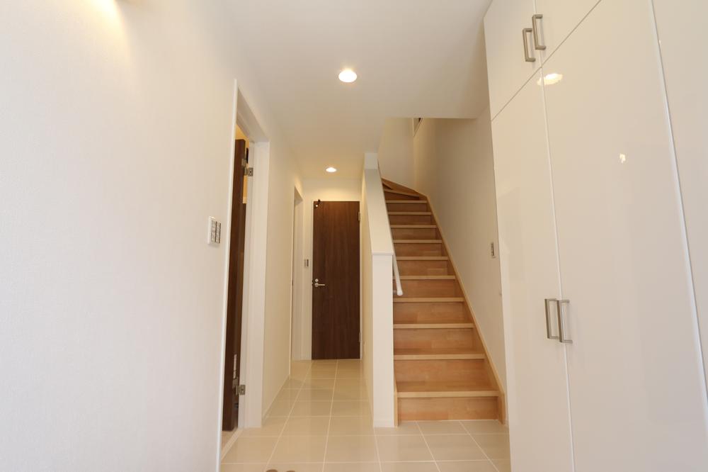 Entrance. Spacious entrance part